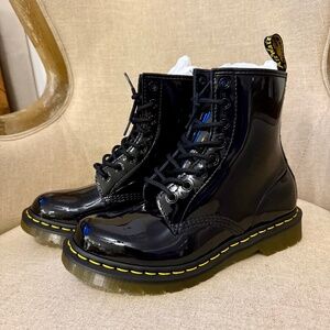 Brand NEW!! Never worn ladies black patent leather Dr. Martens 1460. S-7